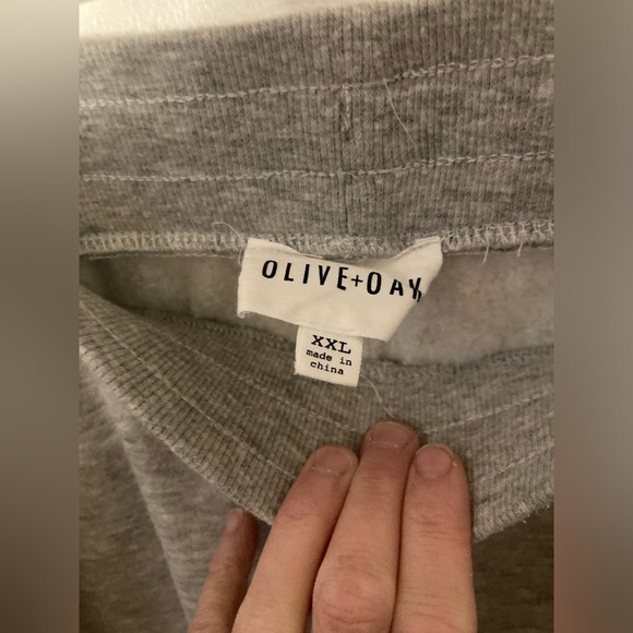 Olive & Oak grey sweatpants in size XXL. EUC. Perfect for fall & winter - Picture 2 of 2